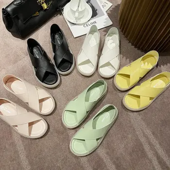 2023 Sapatos de Verão para as Mulheres Pão Nuvem Chinelos de quarto Suspensão Luz Macaron Cor Engrossar Exclusiva Mulher Sapatos